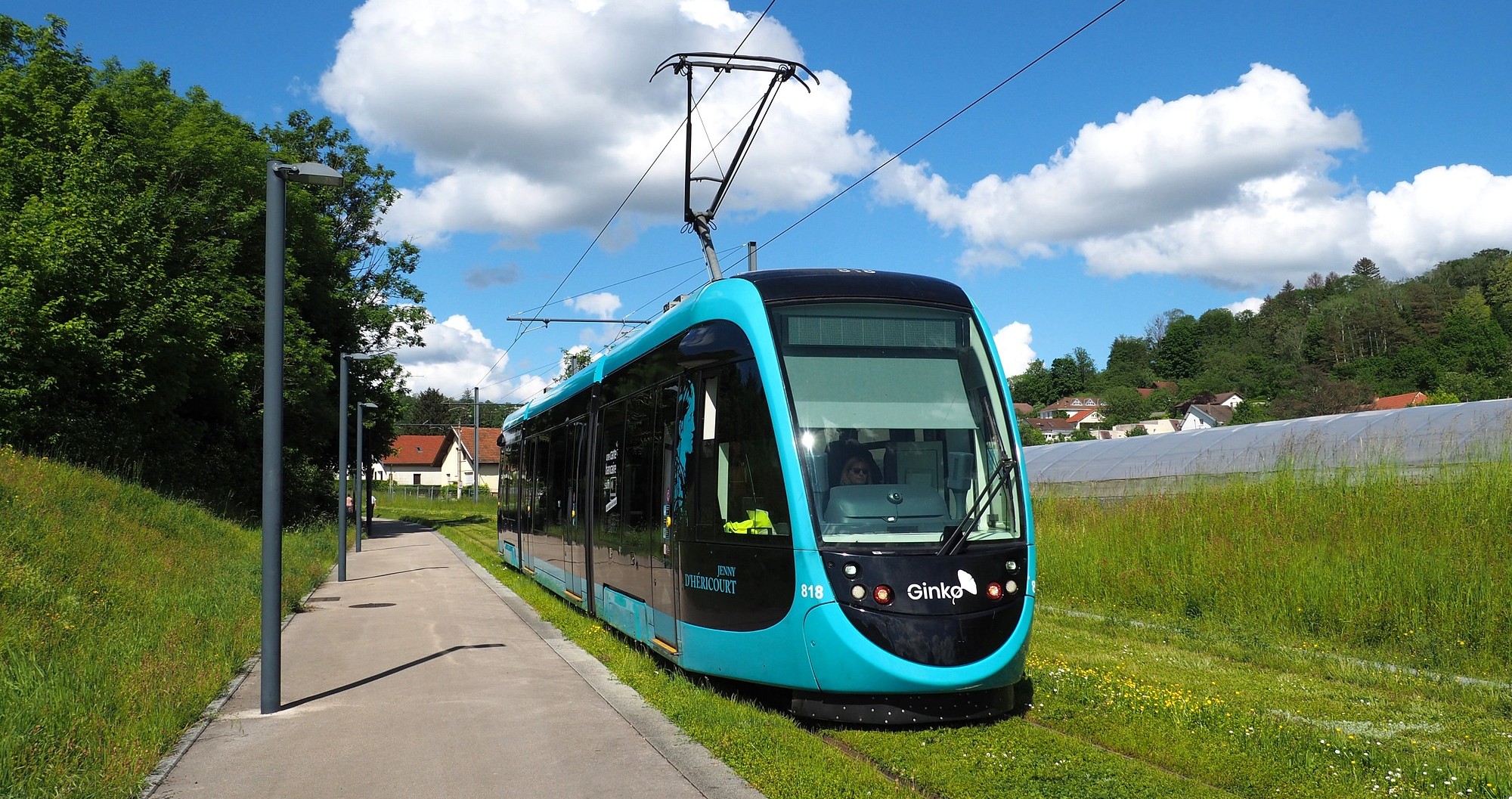 Mini-Urbos bei der Straßenbahn Besançon