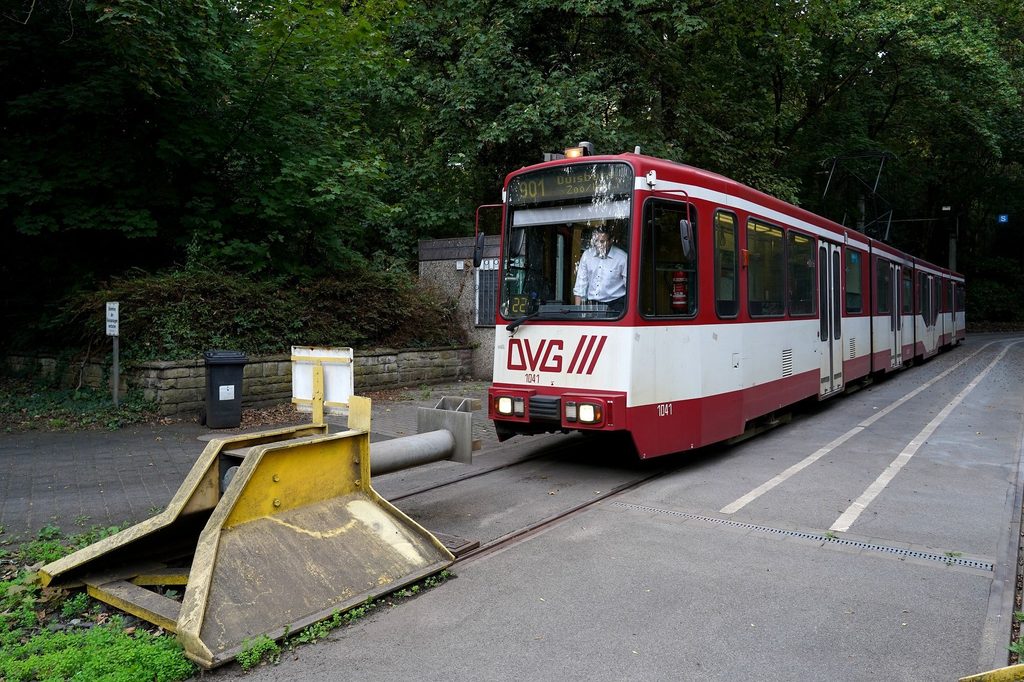 GT10NC-DU 1041 an der Wendeanlage Zoo/Uni